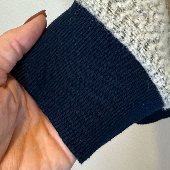 Women’s Patagonia Woolyester Fleece Quarter Zip - Picture 3 of 10